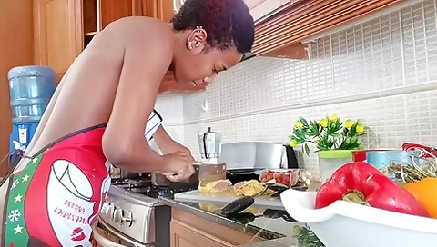 Cooking Slut - Hot Ebony Cook And Fuck In The Kitchen Extreme Squirt On The Table