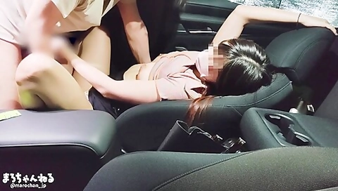 【個人撮影】駐車場で濃厚汗だく種付けカーセックス　　　　　素人カップル/パイパン/美少女/女子大生/中出し/無修正/野外露出/スマホ/まろちゃんねる/日本人/japanese Amateur 2 - Teaser Video
